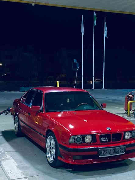 السلام وعليكم 
بي ام 525 اصل كبس موديل 1991 
رقم اربيل تحويل بشرط 
سياره نضيفه مال جناي 
سياره دبل ايرباك تدفه تبريد شغال 
كير ومحرك شرط 
حداديه تايرات باتري كله جديد 
سياره كلهه ايم 
منضومه زنون 
سستم صوت دمام 
بيع او مراوس حسب القناعه خاص موجود 
*********** واتساب
