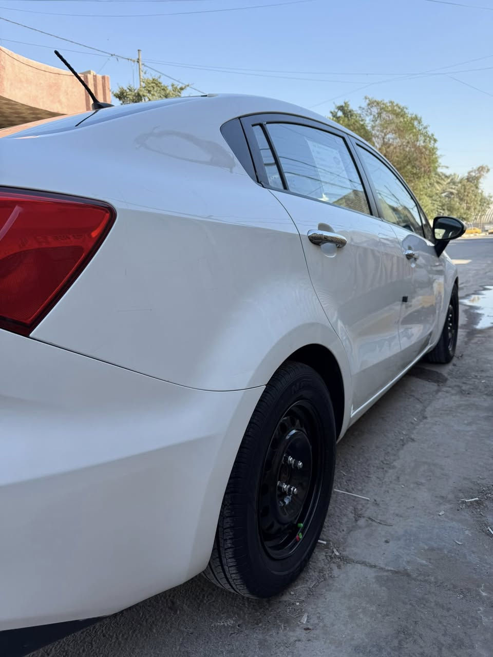 كيا ريو موديل 2013 رقم بغداد لوان ابيض موصفات تحكم ستيران مانع تزلغ مريات تحكم تتفاء بل كشنات بيه قطع صباغ بيع حزام بدون ضربه سياره لعنوان بغداد مدينه الصدر قطاع 3 شارع صيانه *********** مامتوجد عل فيس انتصل وسعر سهله
