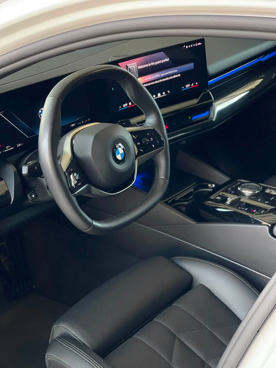 bwm
530 i 
2025 
كاميرت 360 
رادار 
نضور ليلي
5 مود
سلايدد 
s drive 
كلين
فول موصفات 
عنوان دهوك
***********
