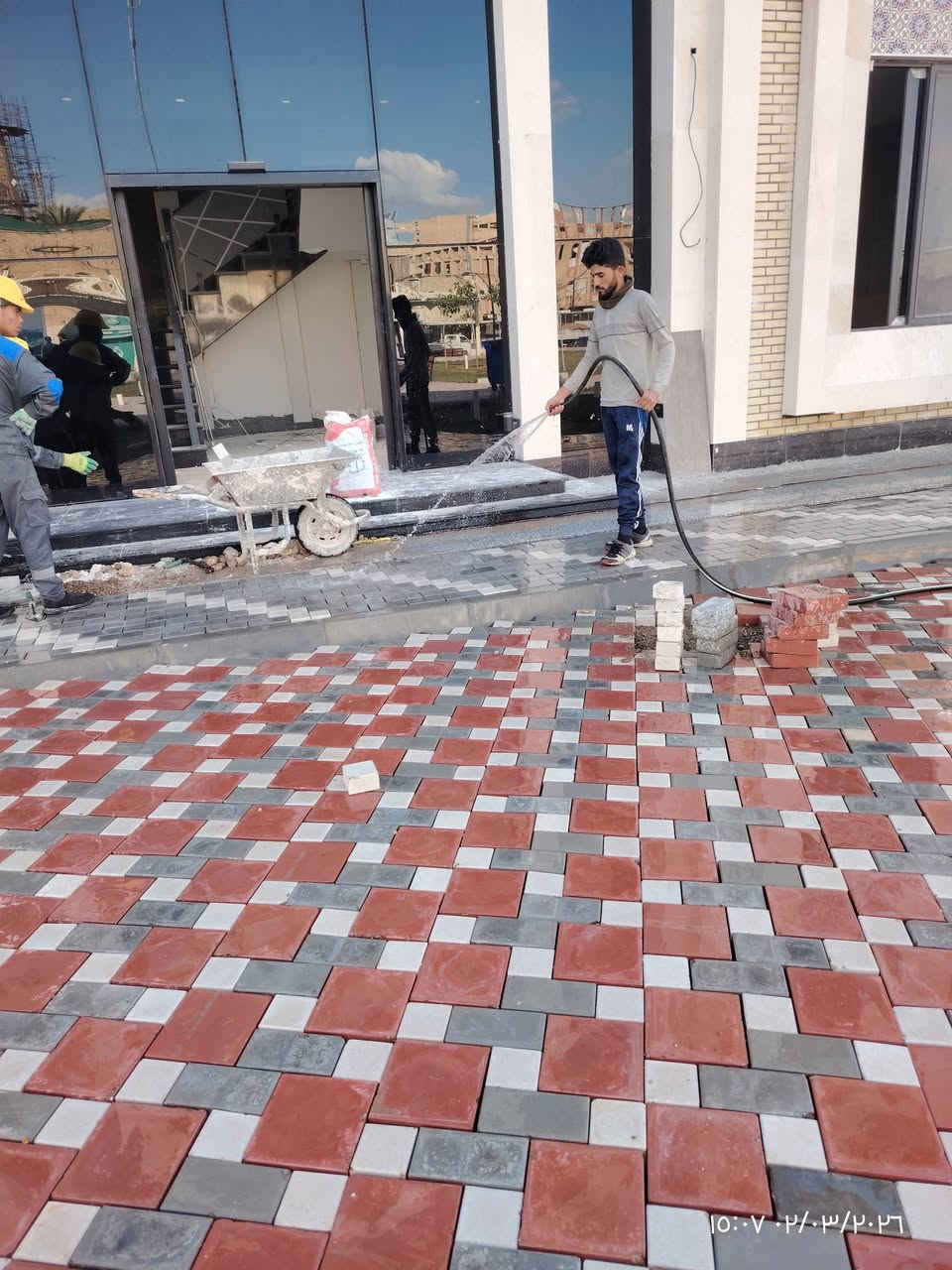 ***********عمل جميع انواع المقرنص والرصيف نشغل جميع المحافضات شغل درجة أولى تسليم مهندس
