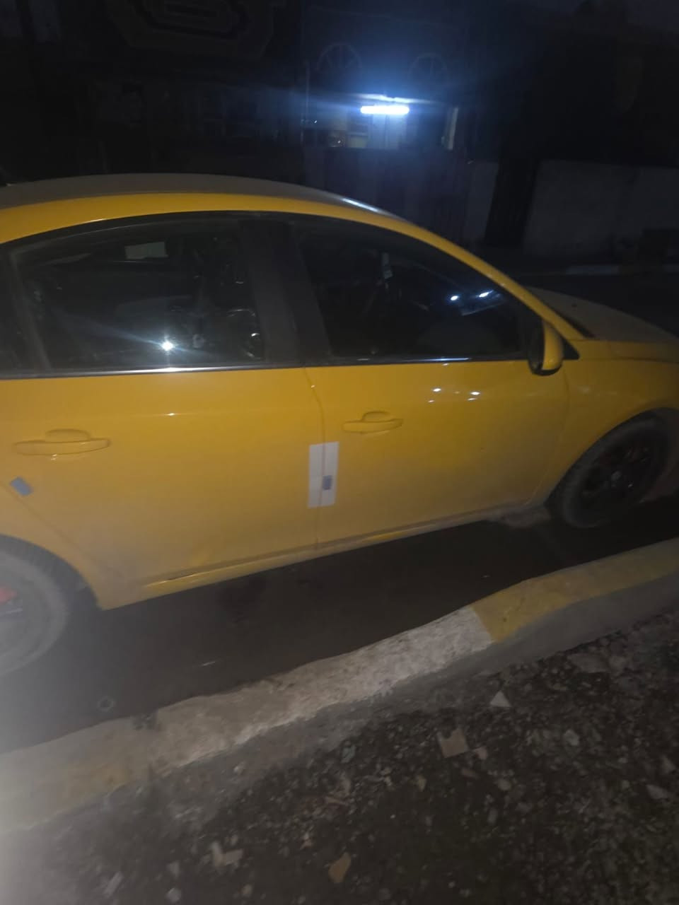 السلام عليكم شوفرليت كروز 2012 محرك 1400 تيربو وارد امريكي حادثها بنيد وجاملغ الأيمن بدون دواخل سيارة نظيفة جدا مصفره غرامات وهيئة كير مكينة جدد داخل جديد شاشة اندرويد حجم كبير تحكم كامل عن طريق الشاشه تبريد تدفئة رقم بغداد تحويل مباشر السعر 75 وبيها مجال موبايل ***********
