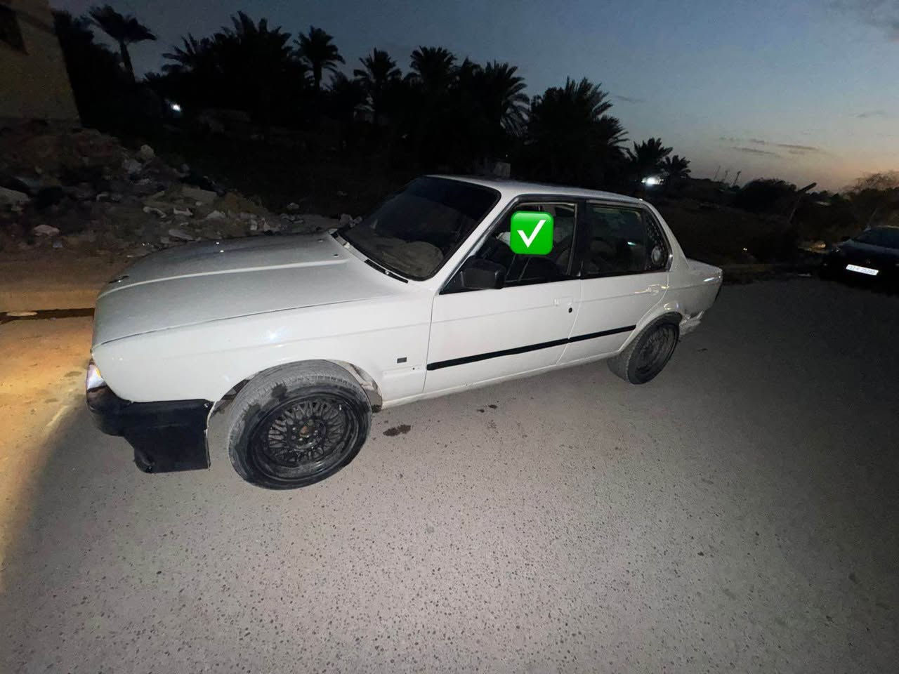 سلام عليكم بي ام زعره موديل ٩١ رقم ديالى مشروع وطني لشهر السادس سنوية بيها مفقود بس يتبدل وي التحويل تبريد ماكو مصبوغة فرن جديد السياره لايتات جديده بك لايتات جدد داخل كشنات وبطاين نضيفه دشبول وتنته يحتاج ترتيب بيها مراوح بسيط مال ايسي ايرفلو مرتبه جديد نوزلات بلكات كله جدد كير محرك جدد تايرات نص عمر وياله ١٧ بي بي اس رايدها ب ٤١ وبيها مجال للانصال *********** بغداد, العراق
