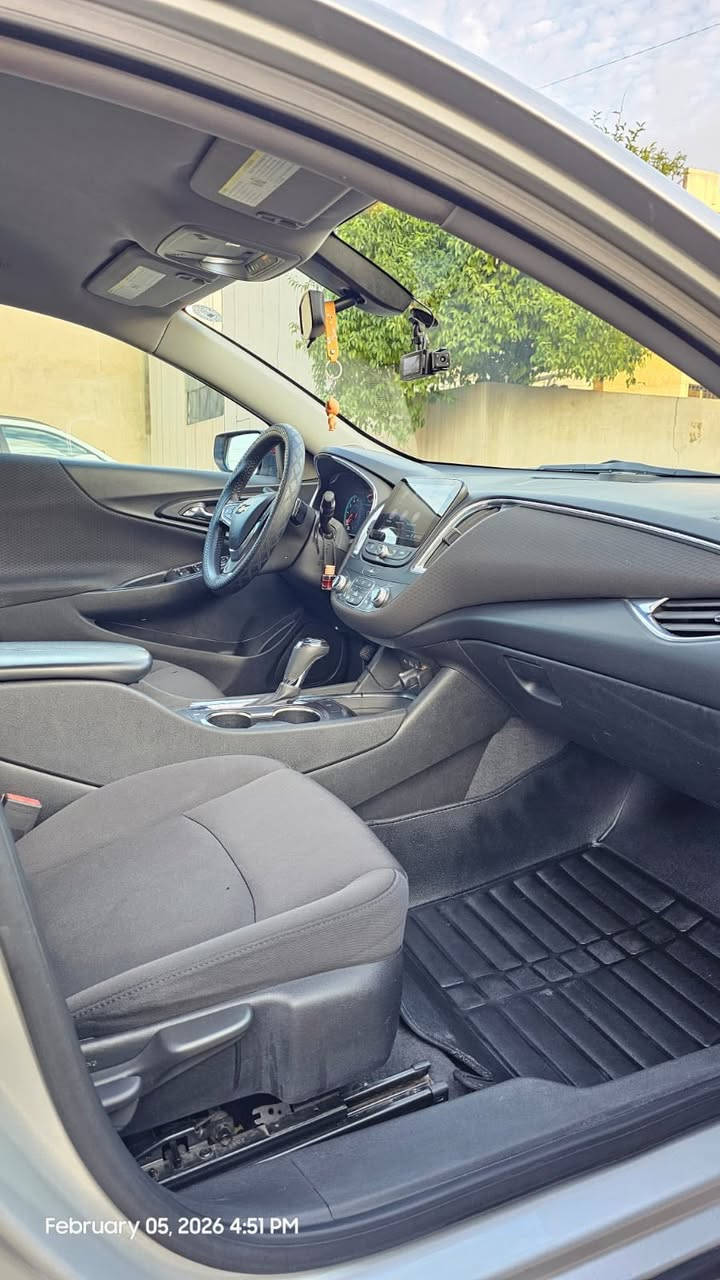 السلام عليكم شباب  ماليبو للبيع موديل ١٩ سياره تخبل نقص ما بيها حداديه وره وكدام جديده حادثها موضح بالصور تبريد تدفئه فول سياره فول مواصفات ما عدا الفتحه مال جناي الله شاهد رقم جديد رقمها حلو مميز اربيل شرط مداور صاعده هزه بعد سنه ياله تسقط الهزه مابيها اي نقص السياره تخبل ماشيه ٦٢ مايل يعني ١٠٠ الف كيلو متر  مكانها نجف سعر ١١٨ السياره متعوب عليها الله شاهد ومداريها حيل بانزين كله محسن 
السياره شرطططططططططظ مداور باسمك ثاني يوم مداور تريد تستفسر  اكثر اتصل على هذا الرقم 
***********
