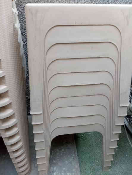 كراسي عدد 40 واحد نوعية ممتازة نضيفات استخدام قليل الواحد ب 8 ونص 
طبلات عدد 10 الوحدة ب 3 ونص 

عنوان مركز الحلة ***********
