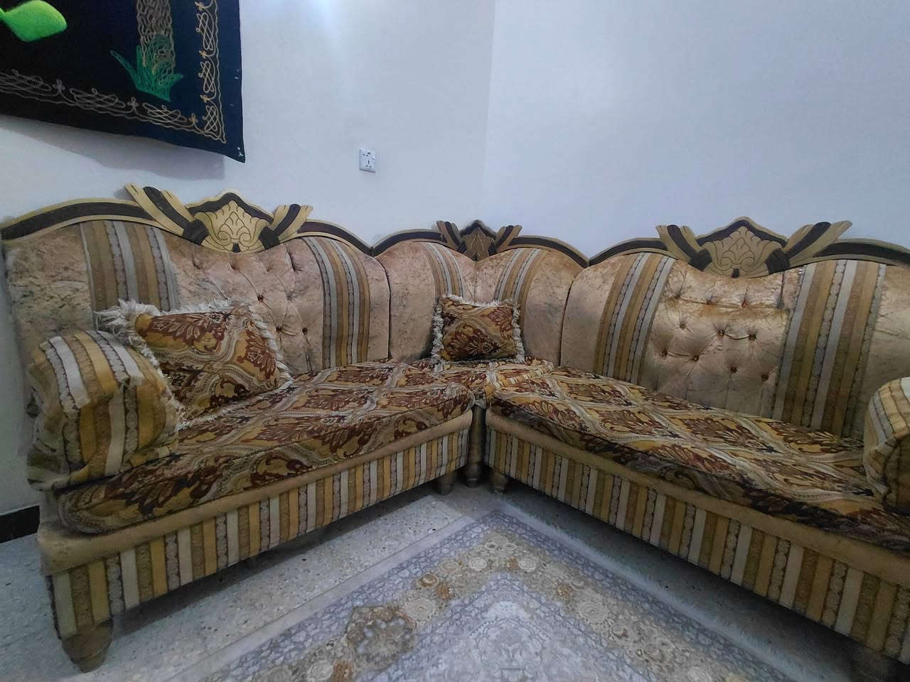 ديوان ١٤ نفر مستعمل ثقيل للبيع بغداد حي النور قريب ع الكاظميه *********** السعر ٢٠٠ وبي مجال
