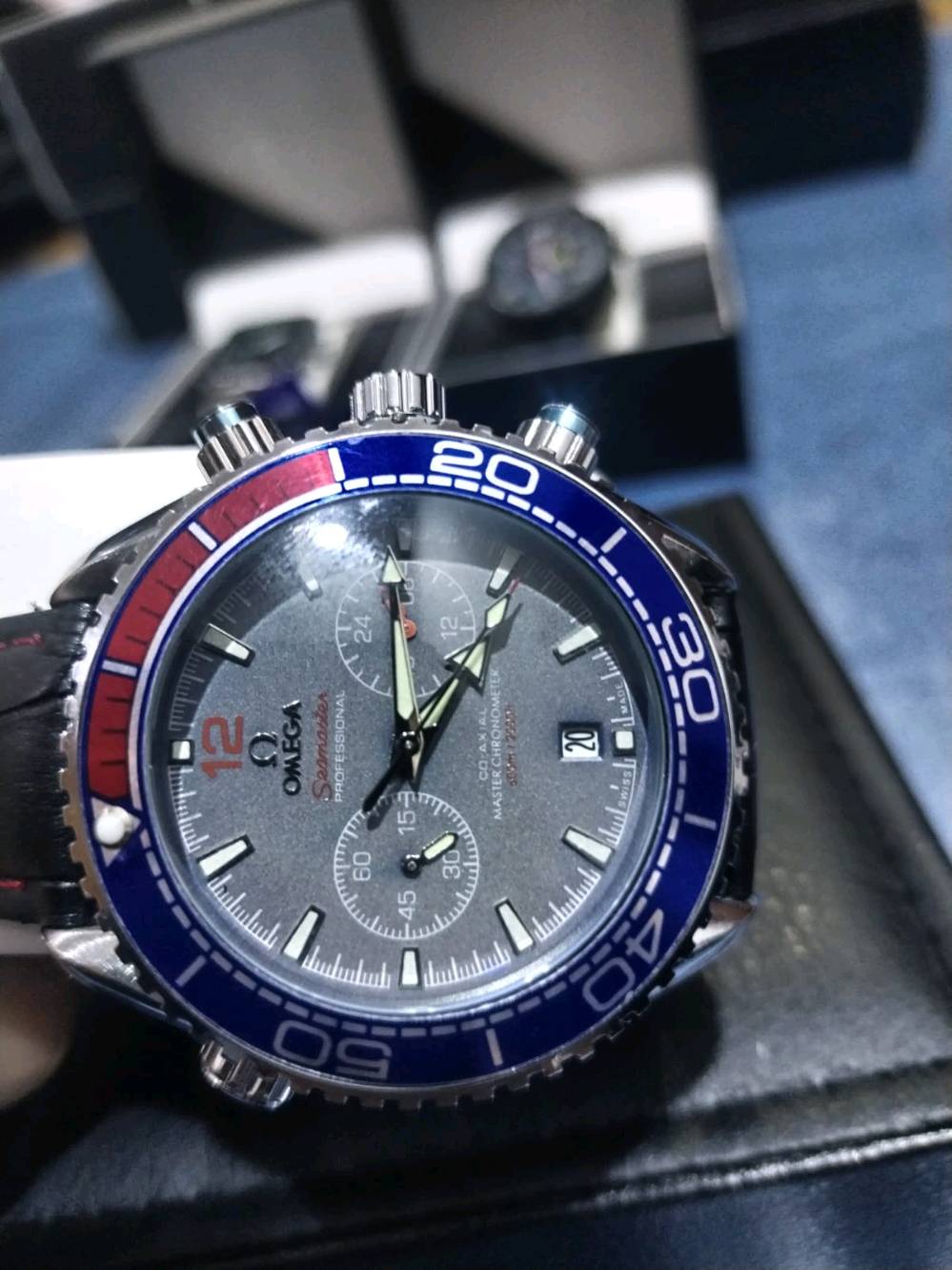 عروض🔥
ساعات كوالتي عالي 
وزن ثقيل 
سناتر شغالة 
قفل فراشة 
السعر 20 ألف 
توصيل جميع المحافظات 5 ألف
📲 ***********