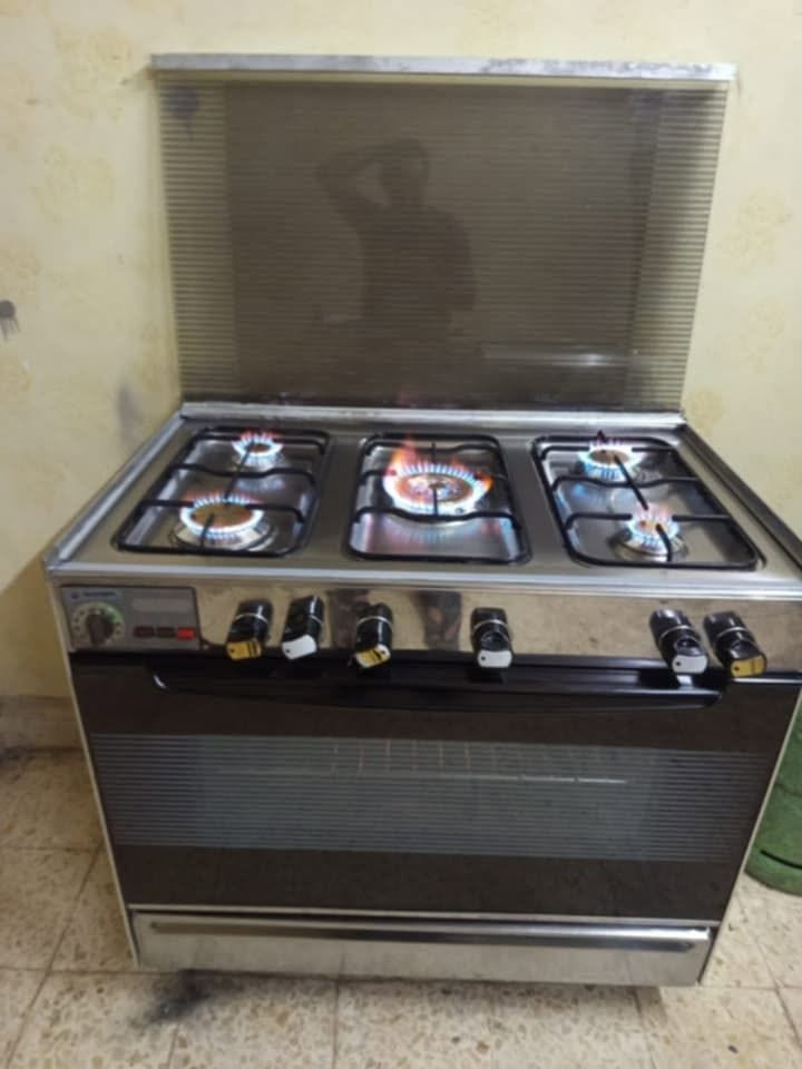 فرن غاز خمس عيون نوعه تكنو ايطالي قياس 90سم للبيع نظيف جدا سعر نهائي وغي قابل للتفاوض


**إذا كنت صاحب هذا الإعلان وتريد حذفه لأي سبب، رجاءا أرسل رسالة إلى الدعم الفني**