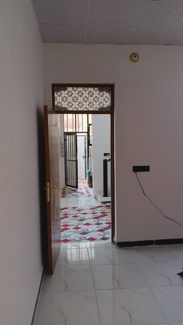 بيت مساحه 50 قريه غدير قريب عالشارع بالخط الاول البيت صب كونكريت البيت جديد بليانث باسمي ***********
