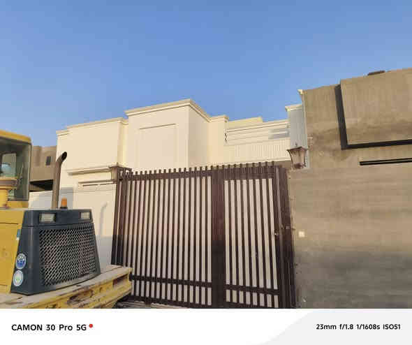 🏠  🔷🔶 وحده سكنيه للبيع في مجمع الود السكني ألاستثماري 
🔶🔷 عنوان المجمع : الناصريه - حي التضحيه - نهاية شارع العياده - على شارع رئيسي ٦٠ متر _
المنطقه المجاوره مسكونه من جميع الجهات ( في منتصف منطقه سكنيه ) 
شوارع المجمع لاتقل عن ١٥ متر 
مساحة القطعه : ٢٠٠ متر مربع 
مساحة البناء : ١٧٦ متر يحتوي على 
استقبال : ٦ م * ٤ م 
مطبخ : ٥.٥ م * ٣،٥ م 
صاله : ٤ م * ٨ م 
غرفة نوم : ٥.٥ م * ٤ م 
غرفة نوم ٢ : ٤.٥ م * ٤ م 
بيتونه كبيرة 
مجموعه صحيه داخليه كبيره 
مجموعه صحيه خارجيه متوسطة المساحه 
السعر  ١٣٢ اضافه إلى سعر الاخلاء بسعر مناسب 
للاستفسار الاتصال على الرقم *********** واتساب غير متواجد ماسنجر
