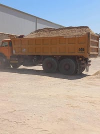 شاحنة • ٨٢ • للبيع