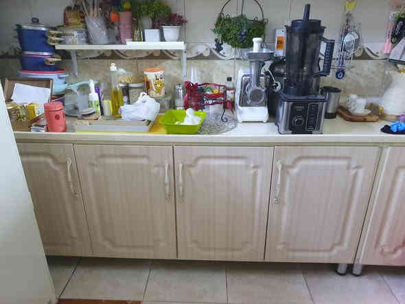 السلام عليكم 
كاونتر مطبخ ٥متر نظيف جدا العنوان البصرة الجبيلة ..السعر ٢مليون دينار الاتصال على الرق***********
