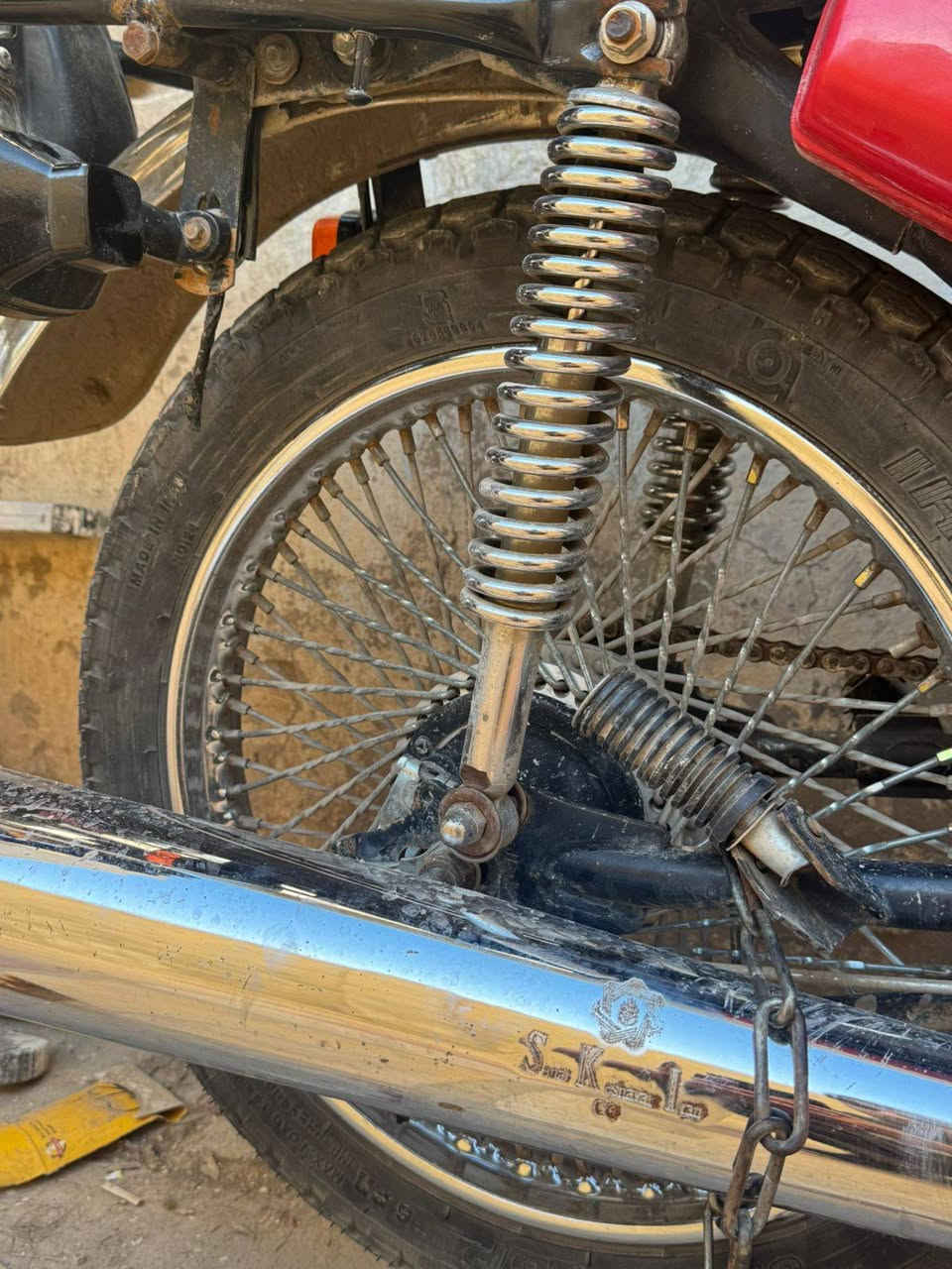 دراجه للبيع 2018 شاصيها  اصولي مداور نفس اليوم وتعميرتها 25 مكينه جديده انتنس والدراجه انضف من الصور عوزها بس كعكه ماطور جديد وخير من الله  سعر 750 وبيها مجال حك الجيه مكان نجف حي الوفاة رقم ***********
