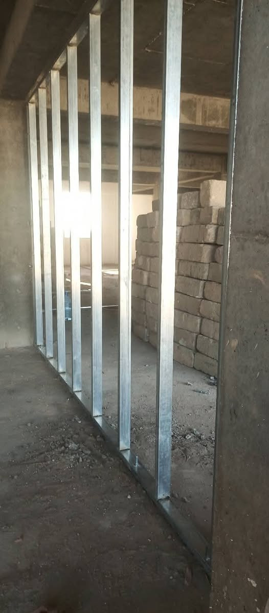 حدادة عامه كادر متخصص ديكورات محجرات جلسات
وكل ما يخص الحدادة ***********
