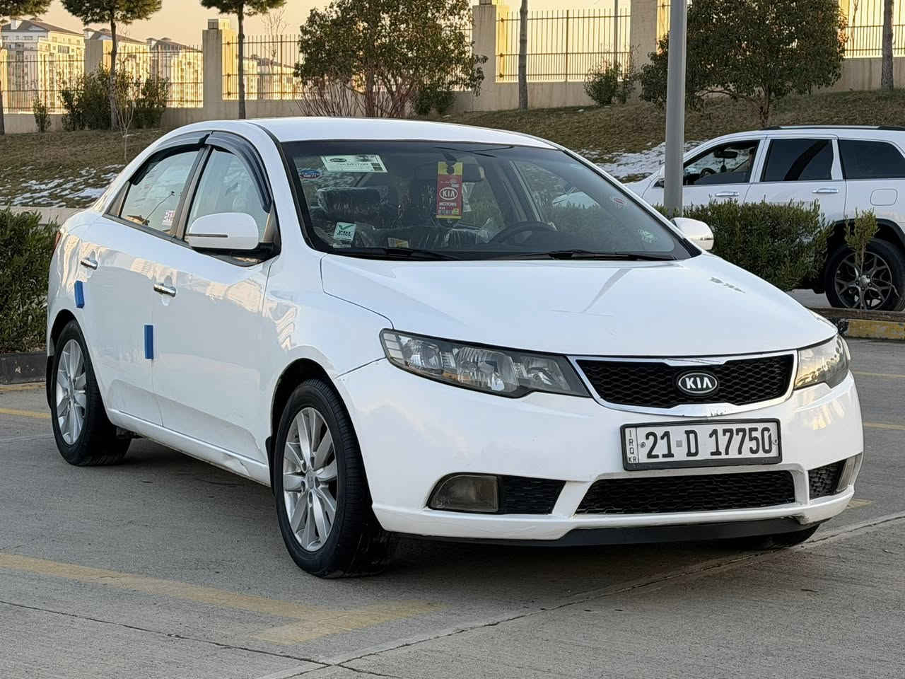 السلام عليكم كيا سيراتو للبيع ٢٠١٢ مواصفات مكينه١٦٠٠ دوش كير lt مري شفط زائد اشاير بالمري يدات نيكل زائد تايرات خمسه ويل كب فول تحكم ستيرن ثلاث وضعيات قياده الكير عادي زائد اتوماتيك زائد شفتات داخل اسود ABS مانع انزلاق تايرات زائد حداديه كله جديد ارقام سنويه كله جديد   
السياره بدون صبغ فقط باب تبديل بلادي
زائد مكانين بارد ازغار 
ملاحظه توجد منظومه غاز جديده في السياره
السعر ١١٤ بيها مجال بسيط مكان السياره سليمانيه
للاستفسار ***********
