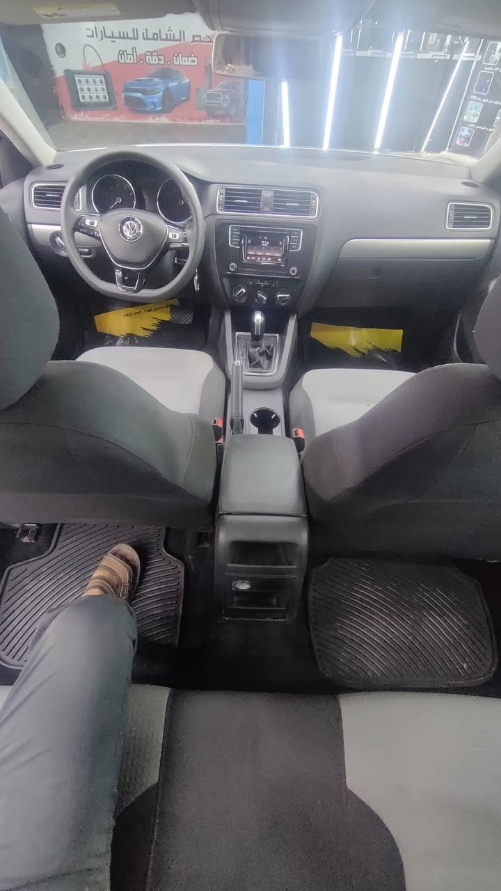 سلام عليكم
جيتا موديل 2018
لون ابيض
صبغ بوند تصليحات قليل جداً 
بدون دواخل
المكينا حجم 14توربو صرف دهن قليل بل مكينه 
رقم نينوى مصطره جديد
عنوان  مكان السيارة موصل 
***********
