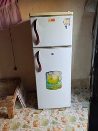 ثلاجة • نظيفة حيل • فيها مجال قليل