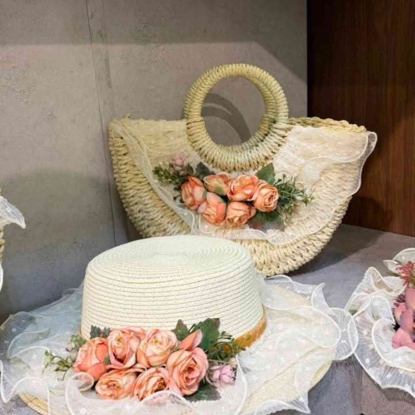 –🎀أناقة ولمسة أنوثة مميزة 🎀
حقيبة مع قبعه كيوت بتصميم عصري وألوان جذابة ✨
مناسبة للطلعات اليومية 🌟والجامعة🌍 والمشاوير 👛 والسفرات 🌈
🔹 خامة ممتازة ⭐جودة عالية
🔹 حجم عملي وخفيف🌙
🔹 ألوان حلوة تناسب كل الأذواق🌹
توصيل جميع المحافظات
توصيل داخل المجمع 
#فولو #كومنت #إكسبلور #لايك #متابعين


**إذا كنت صاحب هذا الإعلان وتريد حذفه لأي سبب، رجاءا أرسل رسالة إلى الدعم الفني**