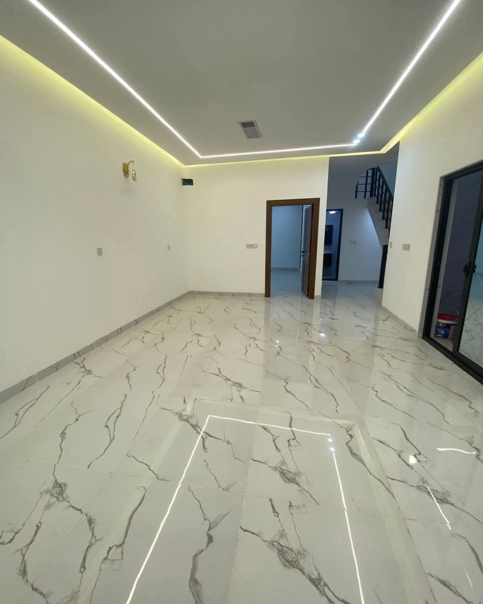 🏠اعلان اعلان
داران للبيع
موقع مميز
~~~~~~~~~~~
📄طابو ملك صرف
🧱بناء درجه اولى
~~~~~~~~~~~
سقف مغربي ✔️
واجهة فلين✔️
نظام تبريد مركزي✔️

~~~~~~~~~~~~
راحه بال✔️
استقرار✔️
هدوء✔️
~~~~~~~~~~~~
📐المساحه:-120 م
📐الواجهة :-6م
~~~~~~~~~~~
📍الموقع :حي البعث
قرب اعداديه التجارة
~~~~~~~~~~~
💸السعر :-علق ب(تم) يوصلك السعر مناسب 
~~~~~~~~~~~
الطابق الاول  يحتوي:-
كراج + استقبال +مطبخ بارد
مطبخ حار+غرفه نوم+هول +صحيات
~~~~~~~~~~~
الطابق الثاني يحتوي على:-
هول +صحيات +غرفتين نوم
~~~~~~~~~~~
للاستفسار اكثر الاتصال على
***********📱
~~~~~~~~~~~
نستقبل جميع العروض 
🏠السكنيه  🏛️التجاريه
