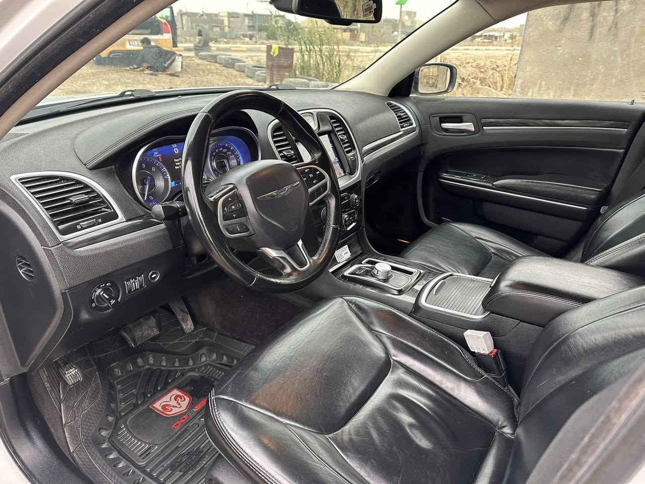 كرايسلر 2017 لمتد
-فتحه سقف 
-تحكم ستيرن
- داخل اسود 
- شاشة كاربلاي نفكيشن
- عداد 170 الف 
-لايت زرع عدسات زنون
- تشغيل عن بعد 
- ويل مكسيكي 
- كشنات كهرباء 
- سستم صوت الباين  
- رقم اربيل بسمي سياره هزه جديده
السيارة كفاله عامه من صبغ تبديل بارد حتى الدعاميات كفاله مكان السياره ديوانيه دغاره ***********
