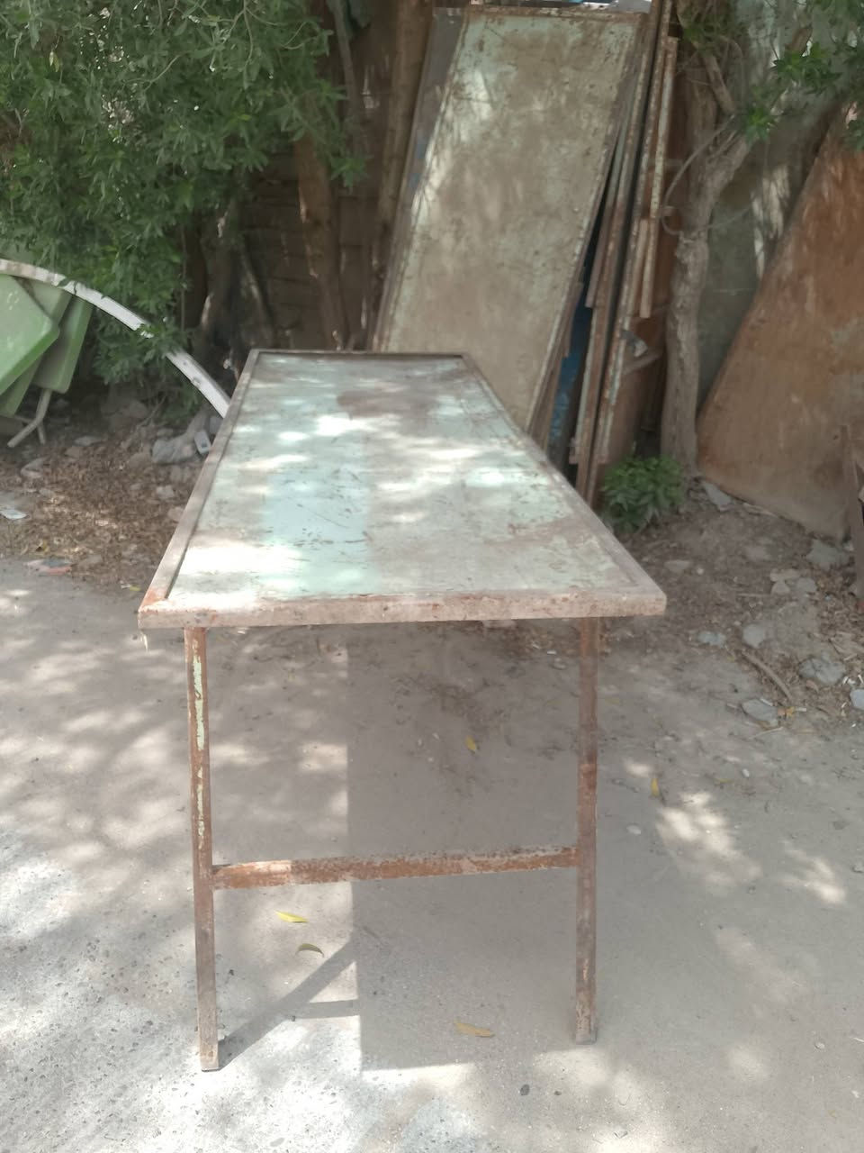 السلام عليكم
ميز حديد طول مترين حديد ثقيل درجة اولى 
سعر الميز 30 الف 
متوفر 20ميز 
مكاني الحمزة الغربي
للتواصل 
***********

