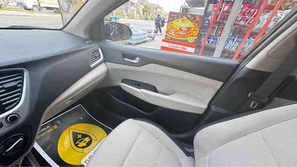 السلام عليكم
اكسنت 2018 للبيع سنوية باسمي السيارة نظيفة جدا بيهة شخط بسيط وطخة بلدوسة حادثها جاملغ خلفي بدون ايرباك 
السعر ١٢٠ وبي مجال بسيط جدا
ماشية 67 الف السيارة بوضع الشركة كلشي ييها نفسة وجديدة جدا 
الرقم
*********** بغداد
