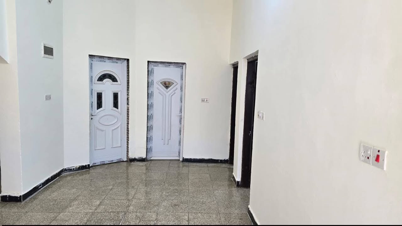 مشتمل الايجار المكان حي اور شارع السبيس غرفتين وصاله ومطبخ وصحيات الايجار 400
***********
