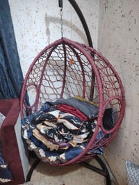 للبيع نصف تخم تركي اصلي لون ماروني مع ميز تلفزيون زجاجي مع مرجوحه جديد...