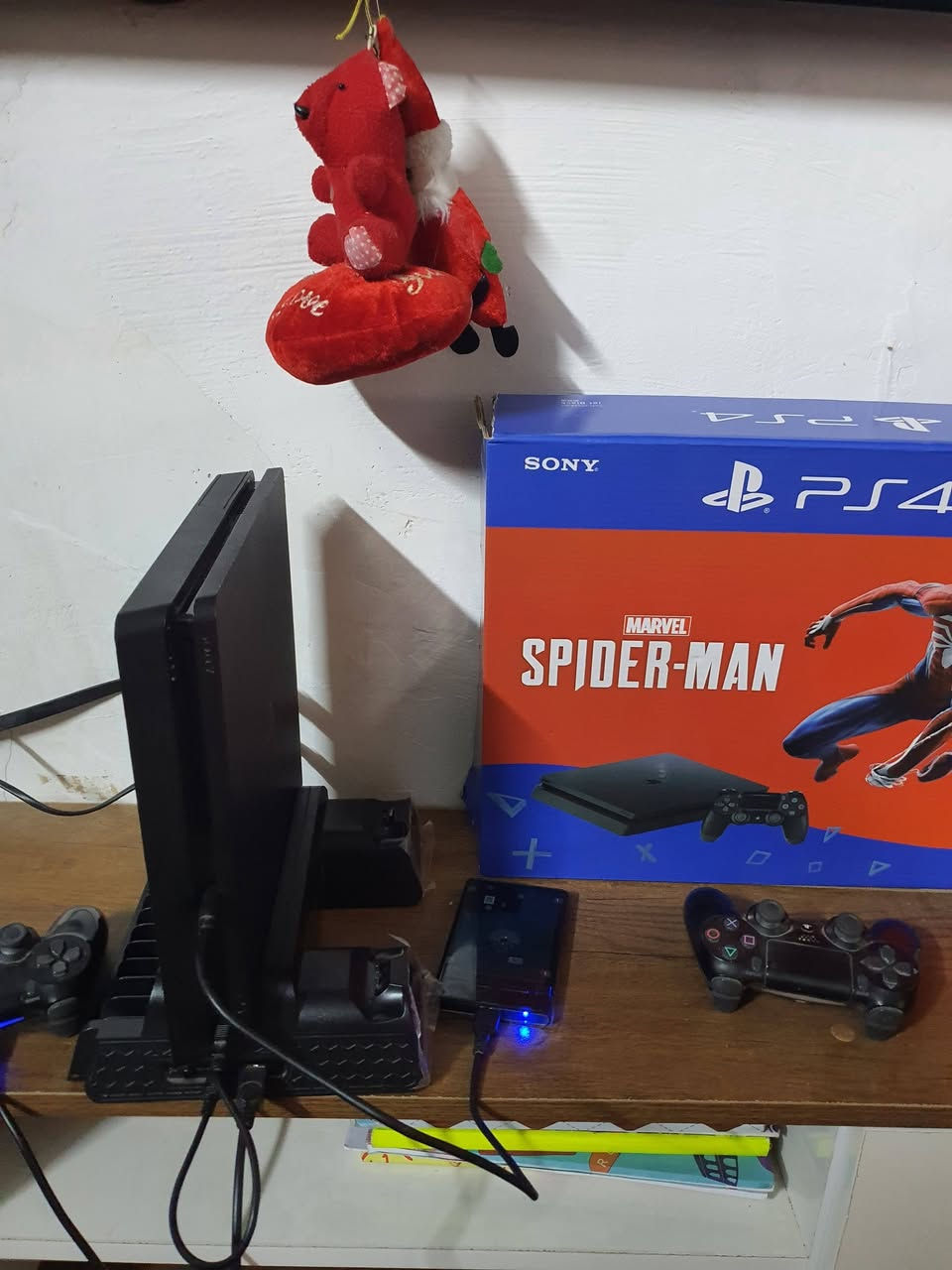 السلام عليكم بلي فور نضام ٩
هارد داخلي ٥٠٠ وهارد خارجي تيرا 

مهكر وكامل معى ثلين يدة معى قاعده تبريد المكان بغداد جكوك *********** السعر على الخاص او اتصال على رقم الهاتف
