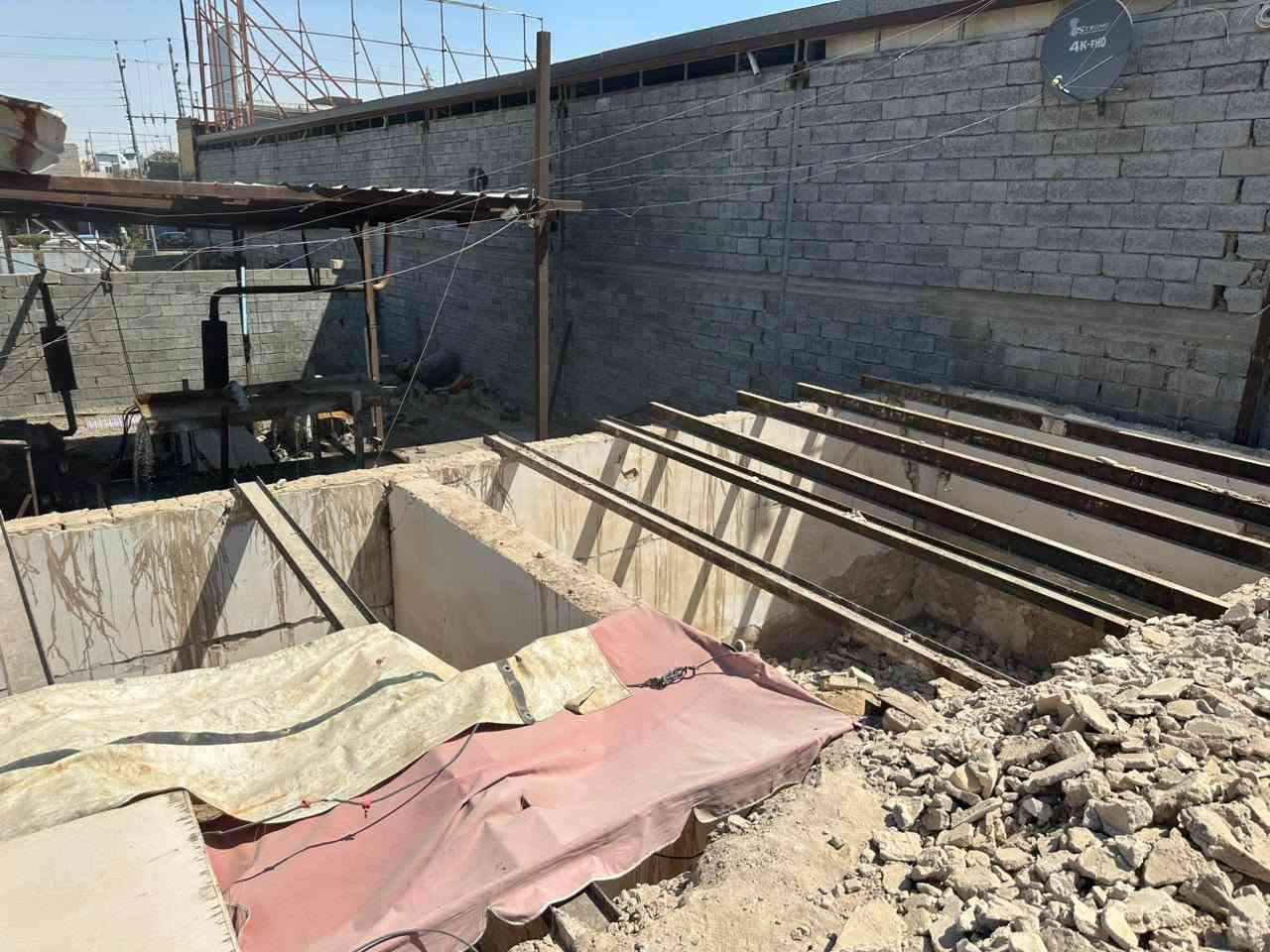 السلام عليكم
متوفر طابوك قديم للبيع نضيف +شيلمانات نضيف
العنوان مقابيل جسر الجديد 
للاستفسار الرقم ***********
