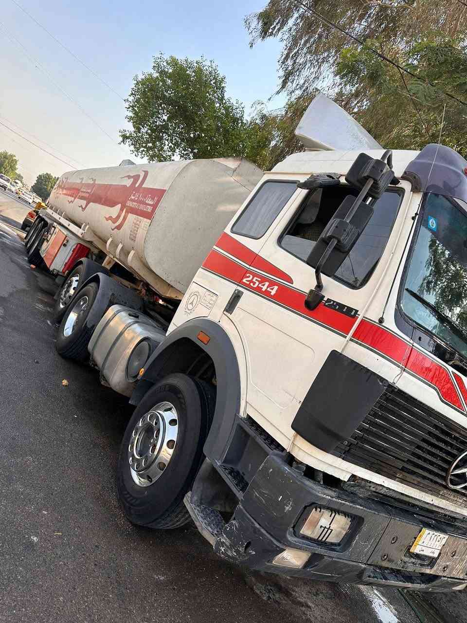السلام عليكم البي 1994 
رقم بغداد 
حموله 41 مكينه 8دبل سوبر كير سطر كير عادي 
تانكي سبرنك تخم تاير تخم ويل كب قماره بلاديه سنكل بلادي 
السعر 3دفاتر و60وبيهه مجال
***********
