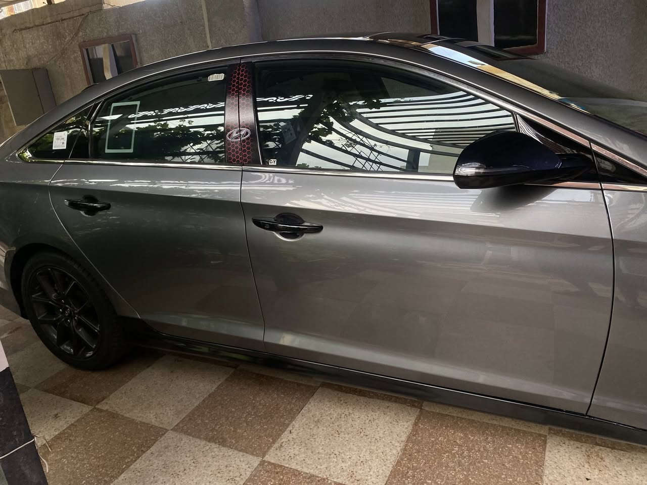 سوناتا 2019 مواصفات لمتدد  امريكي
محرك 2400

. سقف بانوراما وسلايد 

. لايتات داينمك ( تتحرك ويه الستيرن ) 

. تحديد مسار 

. مثبت سرعه ذكي 

. تحذير تصادم امامي 

. بريك طوارئ رادار

. نظام مراقبة انتباه السائق رادار

. حساسات خلفية 

. كامرة خلفيه دواره

. نقطة عمياء 

‏. Auto hold

. هاند بريك بصمة 

. دخول ذكي 

. صندوك ذكي ( يفتح من تتقرب عليه ) 

. كراسي كهرباء ( امامي ) ( ٦ حركات + وساده مسند الظهر ) 

كشنات كهرباء

. خزن ذاكرة ل كرسي السائق 

. تبريد كراسي ( امامي ) 

. تدفئة كراسي ( امامي ) 

. تدفئة ستيرن 

. تبريد قطعتين امامي خلفي 

. تبريد شاشة 

. ابل كار بلي 

. بردات خلفية جانبية 

. مسند وسطي خلفي 

. دمام امامي 

. دمام خلفي 

. سماعات انفنتي 

. شاحن موبايل وايرلس 

. مراية وسطية تعتيم تلقائي 

. تحكم ستيرن جهتين 

. وضعيه قياده سبورت

سيارة فول وجديدة كلش 
السعر 155$ مكانه الفلوجه الاتصال *********** واتساب
