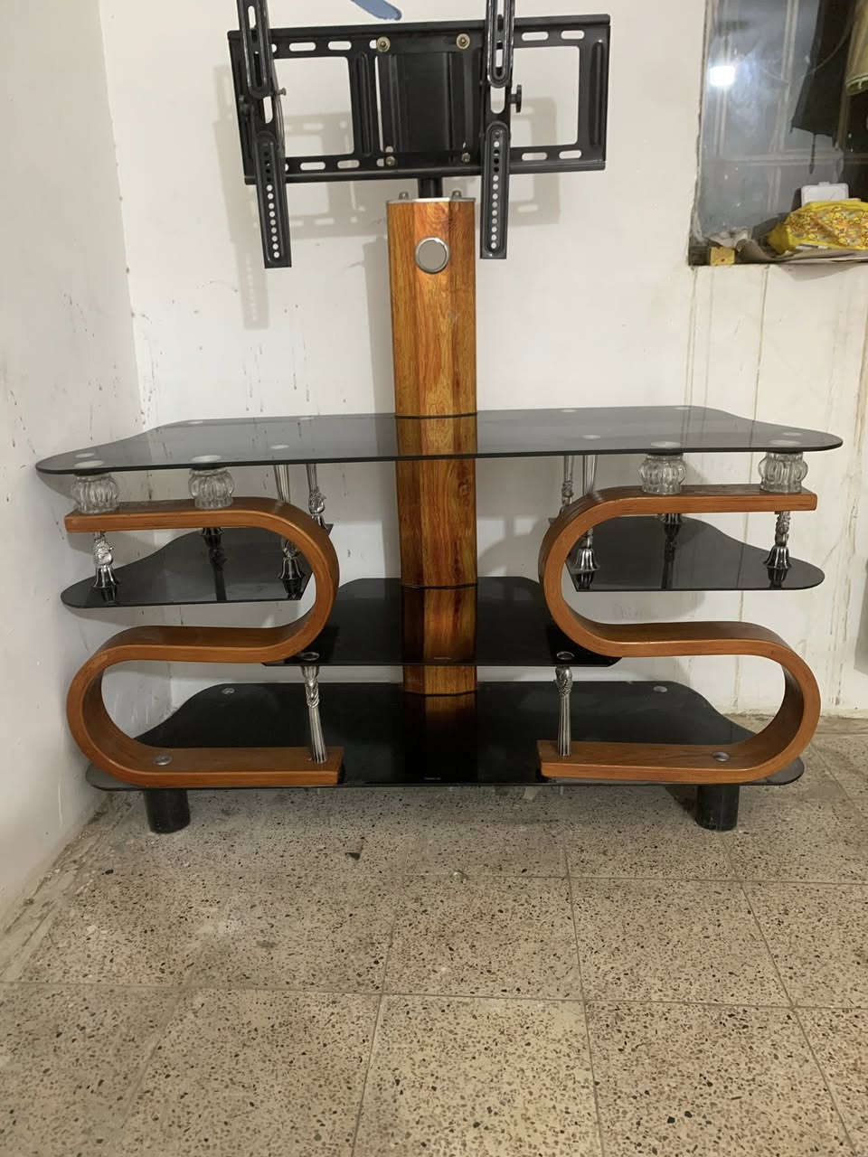 السلام عليكم ميز بلازمه للبيع مابي اي فطر بل جام مالته ونضيف جدا ويا استاند هوه و الستاند مالته سعره 60الف وبي مجال قليل مكاني بغداد البياع 
للاستفسار التصال على ***********
