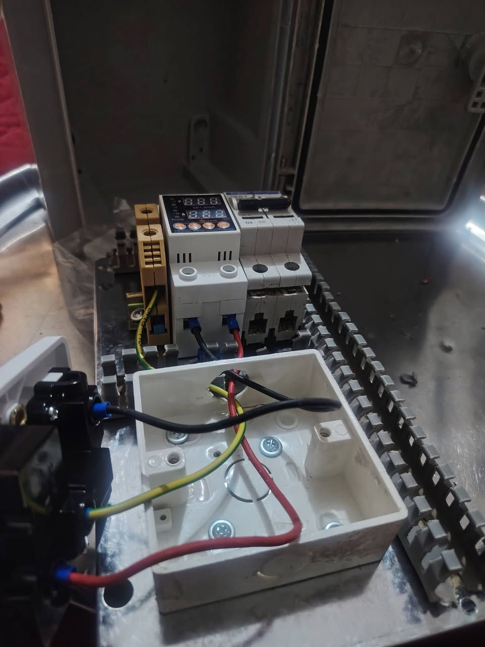 تم عمل بورد شحن سياره BYD الى احد الاخوه من منطقه الصالحيه
***********واتساب
