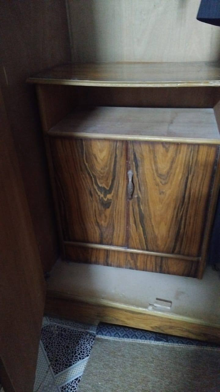 غرفه نوم للبيع السعر ٣٥٠ وبيه مجال مكان بابل جبله ***********
