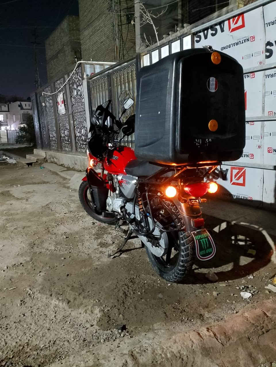 سلام عليكم درجة بوكسر دراجه حلوه كهربائي كلها شغلات مكينه مكفوله ناعمه دايون موديل 2020 درجه مال جناي تيرات جدد كل نقص مابيها اوراقها ضاعن اكفلها سرقه عشائر مكان بغداد البلديات ضباط سعر 700 وبيها مجال رقم الهات  ***********
