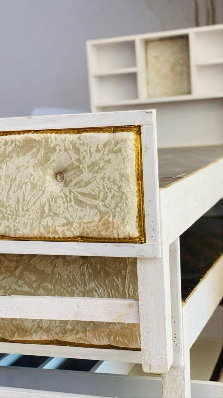 سرير خشب تزكام بلوك اسود أبو المكتب قياس 190×85
معرض مودرن هاوس الشطرة 
***********
