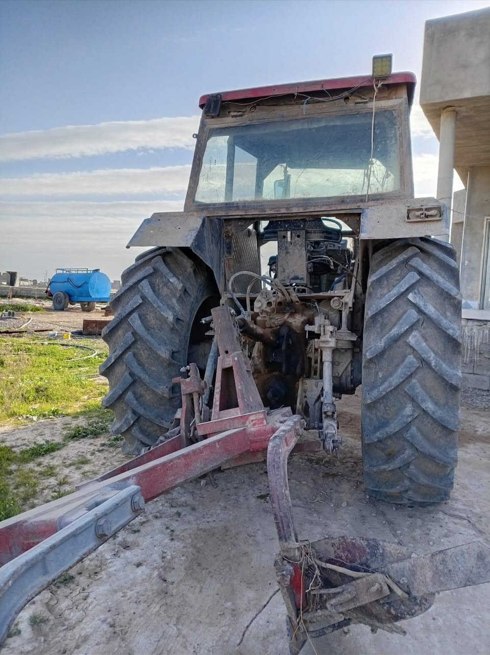 السلام عليكم للبيع عنتر 81 موديل 85 بدون المكان صلاح الدين ناحية العلم للتواصل 
***********/***********
