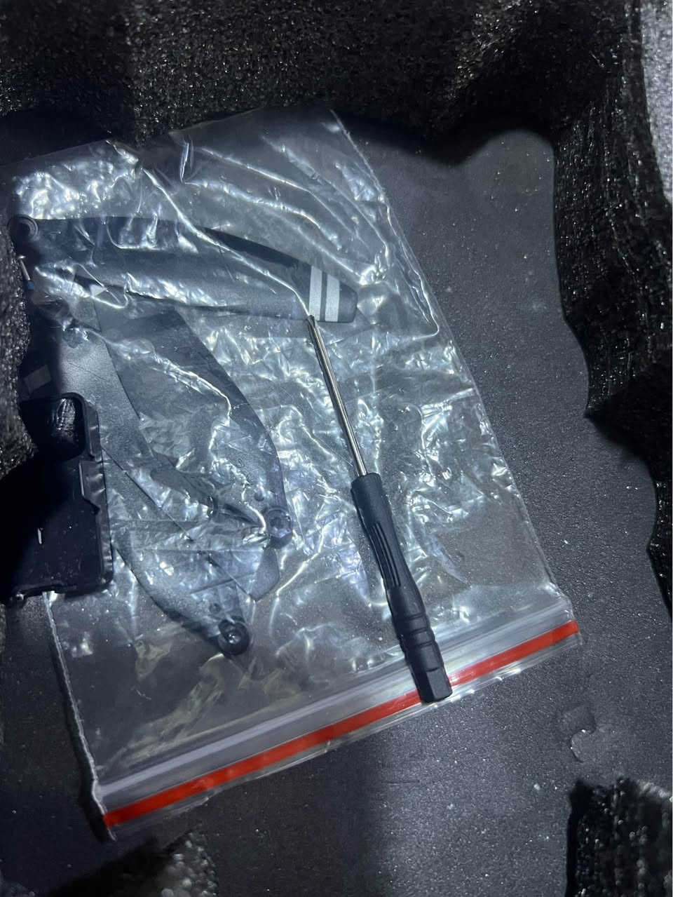 RC drone درون بو فروشتن ٣ کامیرەی یە وە حەساسە پەروانەی زیادی لەگەلە  دەتوانی کامیرەکەی تەحەکومی پێ بکەی     ژ.م *********** مرغصور, أربيل
