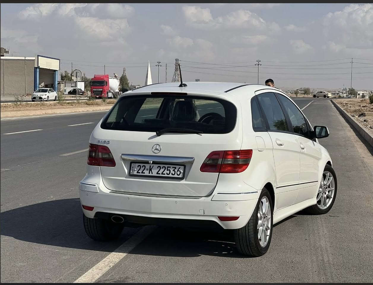 للبيع  مارسيدس B160 موديل 2011
لون ابيض 4 سلندر 1.5
السياره كلين كفاله عامه السونر موضح بلصور 
فول مواصفات    معدا الفتحه 
مكان السيارة بغداد البياع  باسمي تحويل ثاني يوم 
تخم تاير جديد  
سيارة جداً نضيفه 
السعر 110$
للتواصل واتس او اتصال 
***********
