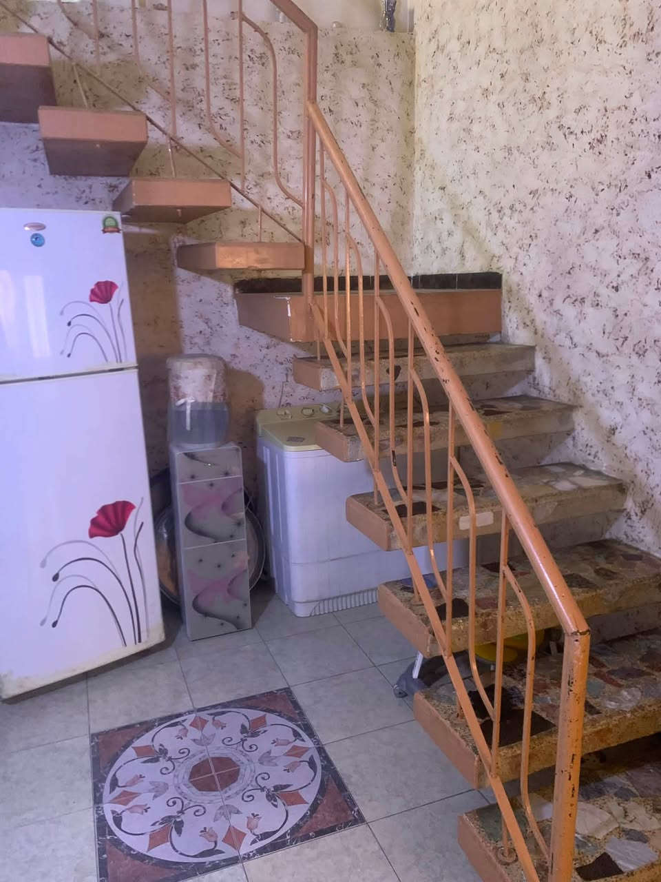 سلام عليكم
يوجد دار للبيع 🏠طابو زراعي سند 25 قرار محكمة 

مساحة 100 متر مربع 10*10 يحتوي على 2 غرف نوم وحده جوه وحده فوك وصالة ومطبخ وحولي وحمام وتواليت العنوان شهداء البياع قرب فلكة الشهداء بظهر حسينية الحسن العسكري متوفر خدمات 

/ ماء / كهرباء / مجاري / السعررر 70 وبي مجال 

للاستفسار الاتصال على الرقم ***********
