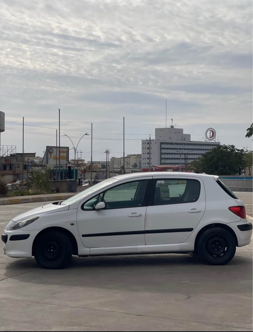 سلام عليكم بيجو ٣٠٧  ٢٠٠٦ كير محرك تبريد شرط  نضيفة حيل بي صبغ شبرين يم باب السايق فقط شرط الفحص شرط الغرامات شرط التحويل 
السعر69 ورقة وبي مجال 
***********
