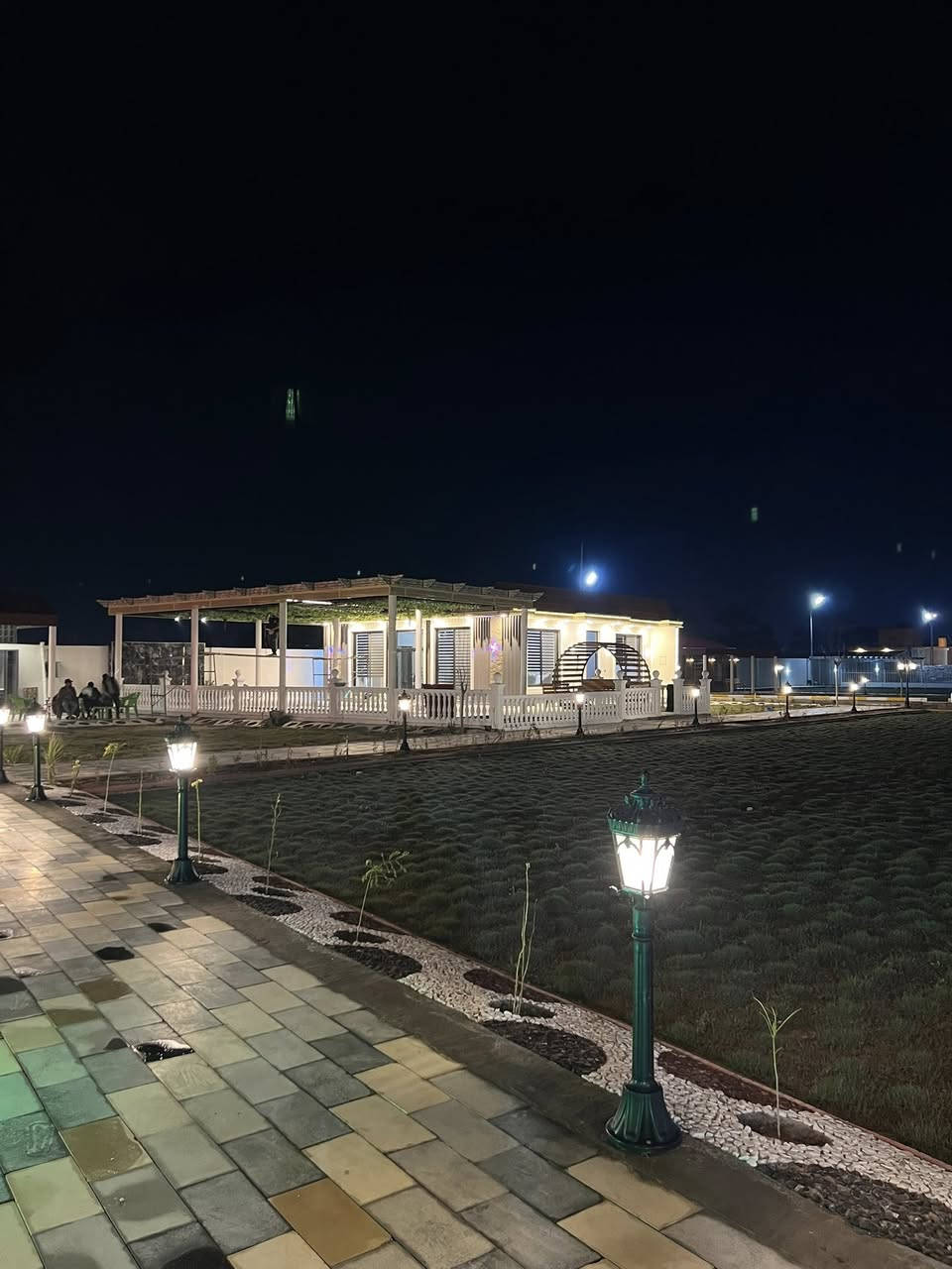 منتجع جنة الفرات في منطقة النعيميه يتوفر حجوزات كل ايام العيد المساحة ٦دونم  من جلسات خارجة  وداخلية وبيت ومسبح كافة احتياجاتكم المكان جداً راقي 
سعر الشفت (300) الف 
للحجز واتساب ***********
