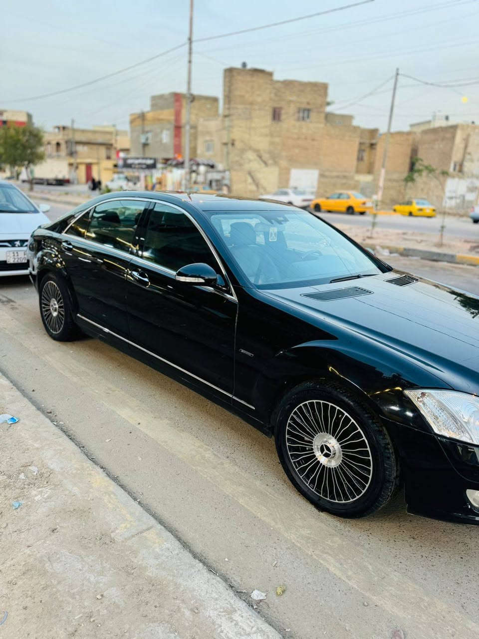 السلام عليكم
للبيع 
السيارة شرط 

Mercedes -Benz
S 350
Model :2009 أصل

#مكان السيارة : بغداد 
-------------------------------------
سلام عليكم 
للبيع  مرسيدس اس كلاص موديل 2009اصل حجم S350مكفولة من الضربة والحادث يابان مع ذلك بها سونار
تفاصيل👇🏻👇🏻
1_ بصمة
2_محرك +كير مكفولات ⚔️
3_تبريد 3 قطع +ثلاجة❄️
4_كروز سرعة🔒 
5_ سلايت ⚔️
6_  شاشة ا🖥
7_ مري قلاب مع البك
8_صندوق شفط
9_انارة ترحيب💡 خارجية وداخلية ⚔️
10_شاشة اعطال💬
11_داخل جديد جدا  كهرباء ⚔️
12_لايت زنون 
13_ مري شفط
14_ ايرباكات سليمة 
15_ويل18بلادي  ⚔️
16_سستم صوت BOSS 
17_صدر امامي خلفي جيد 🛠️
18_حساس مطر💦  
20_لايت اوتو   ⚔️
21_ وضعيات قيادة سبورت وعادي واوتو🔥
22 زراك لايت شغال
23 لايت داينمك مع حركة الستيرن
24 تجاوي خلفية كهرباء قلابة 
25 بردة كهرباء
26 سلايد رؤف
27 جام ازرق عازل للحرارة
28 استيرن تدفئه
29 دوس نيكل كروم 
30 أربع جوبلسات تصعد وتنزل حسب رغبة الشخص
31 كير ثلاث وضعيات
33 كشنات هيترات مع كهرباء
34 كشنات خزن ميموري 3 وضعيات
35 المرايا الجانبية تنطبق عند قفل السيارة 
36 تعتيم ذاتي للزجاج
37 تحكم استيرن جهتين
38 استيرن كهرباء 
39 أربع كشنات كهرباء وتدفئة 
للبيع او مراوس بتاهو موظيل ١٤او ١٥
 
الاستفسار ***********

