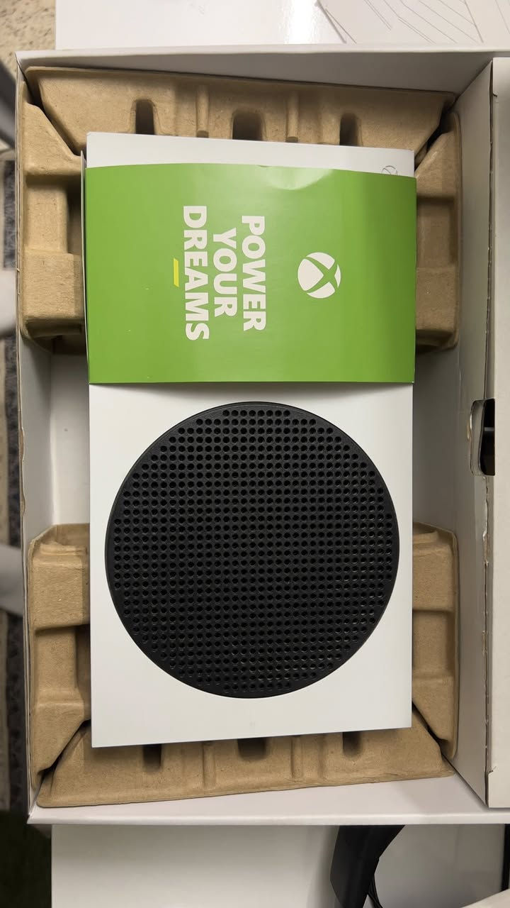 Xbox Series S للبيع ✨
الجهاز نضيف جداً وما مفتوح نهائياً، استخدام مرتب وخفيف.  
وياه يدة أصلية وحدة + كامل الملحقات.  
وأيضاً وياه بطاريات عدد 2 مع قاعدة شحن البطاريات 🔋

السعر: 390 ألف دينار فقط.

للجادين مراسلة خاص


**إذا كنت صاحب هذا الإعلان وتريد حذفه لأي سبب، رجاءا أرسل رسالة إلى الدعم الفني**