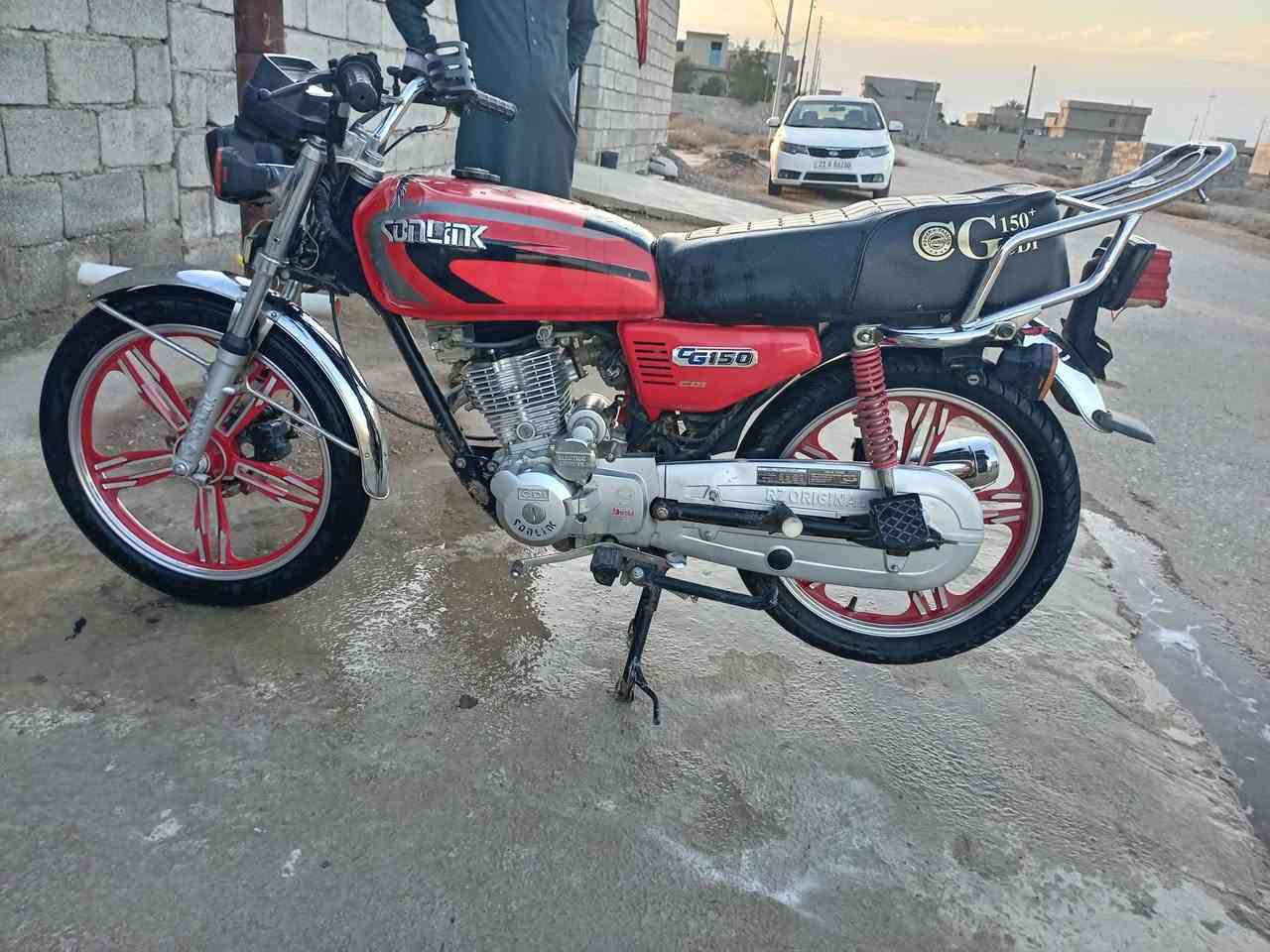 دراجه سيفان ختم سولنك (موديل 2022 محرك بلادي ما مفتوح)(تشغيل نكره سلف وهندر وكهربائيات شغاله)(أوراق اصوليه كرتونيه كامله) السعر (425)وبيها مجال حك الجيه لاتصال *********** خاص ما جاوب الشراي يتصل السكن ديالى ( ناحيه كنعان)
