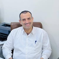 استشاري باطنية وصدرية • علاج قلب وضغط • الحويجة شارع الأطباء