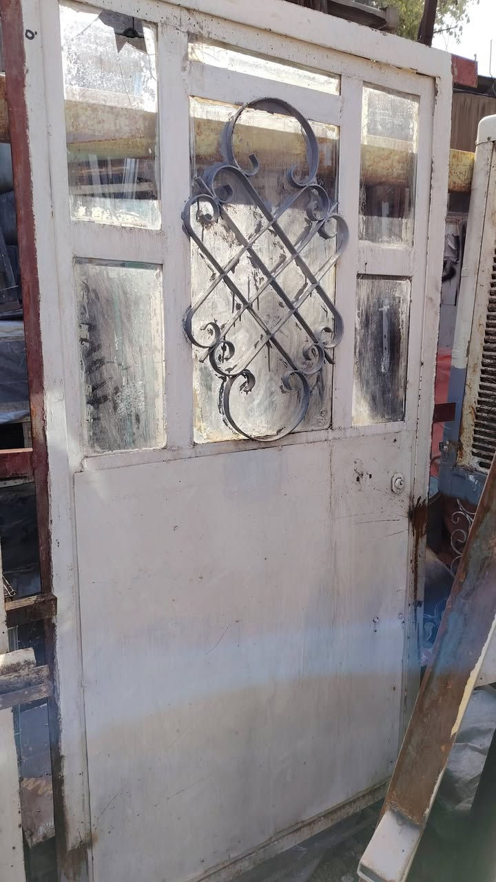 السلام عليكم أبواب وشبابيك للبيع وكافة انواع الحديد والشيلمان السندويش مكاني بغداد جكوك شارع حسينيه قمر بني هاشم ابراهيم الحداد للإستفسار عل الرقم ***********
