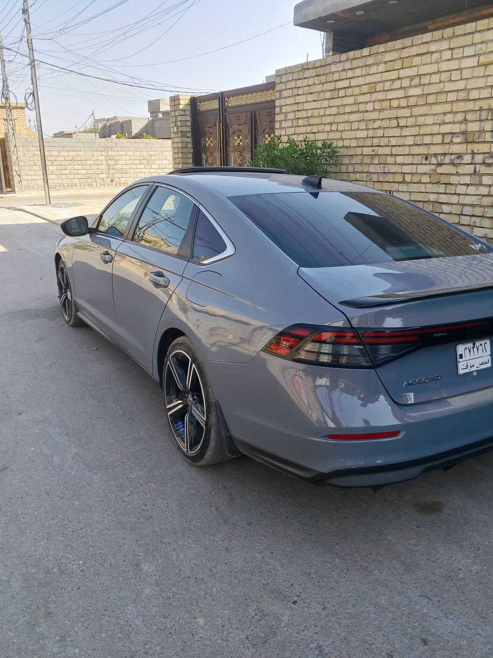سلام وعليكم للبيع هوندا اكورد موديل 23 فول سبورت سياره من الدعاميه خلفيه لدعاميه اماميه مكفوله حادثه بنيد مبدل بنيد ونصبغ وثيمالا ايرباكات شواصي لغود كله مكفوله بنيد صبغ بس 
ماشيه 18 
السعر 190 وبيه مجال لشراي 
ملاحضه سياره تترقم بغداد كبل باسم المشتري هاذ رقمي ***********
