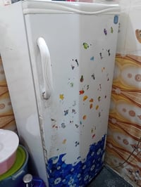 ثلاجه للبيع شغاله تجمد نقص بس باب مال الفليزر خير من الله قفله 125 077...