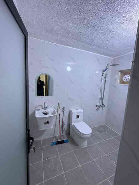 #للايجار في السيدية لدى مكتب الاعتماد الهندسي للعقار السيدية
___________________
#بيت مساحة 120م يحتوي على
#غرفتين نوم
#صالة
#مطبخ
#خدمات
#حديقة
#كراج
_____________
سعر. مليونين
____________
للاستفسار:*********** 📱✅
